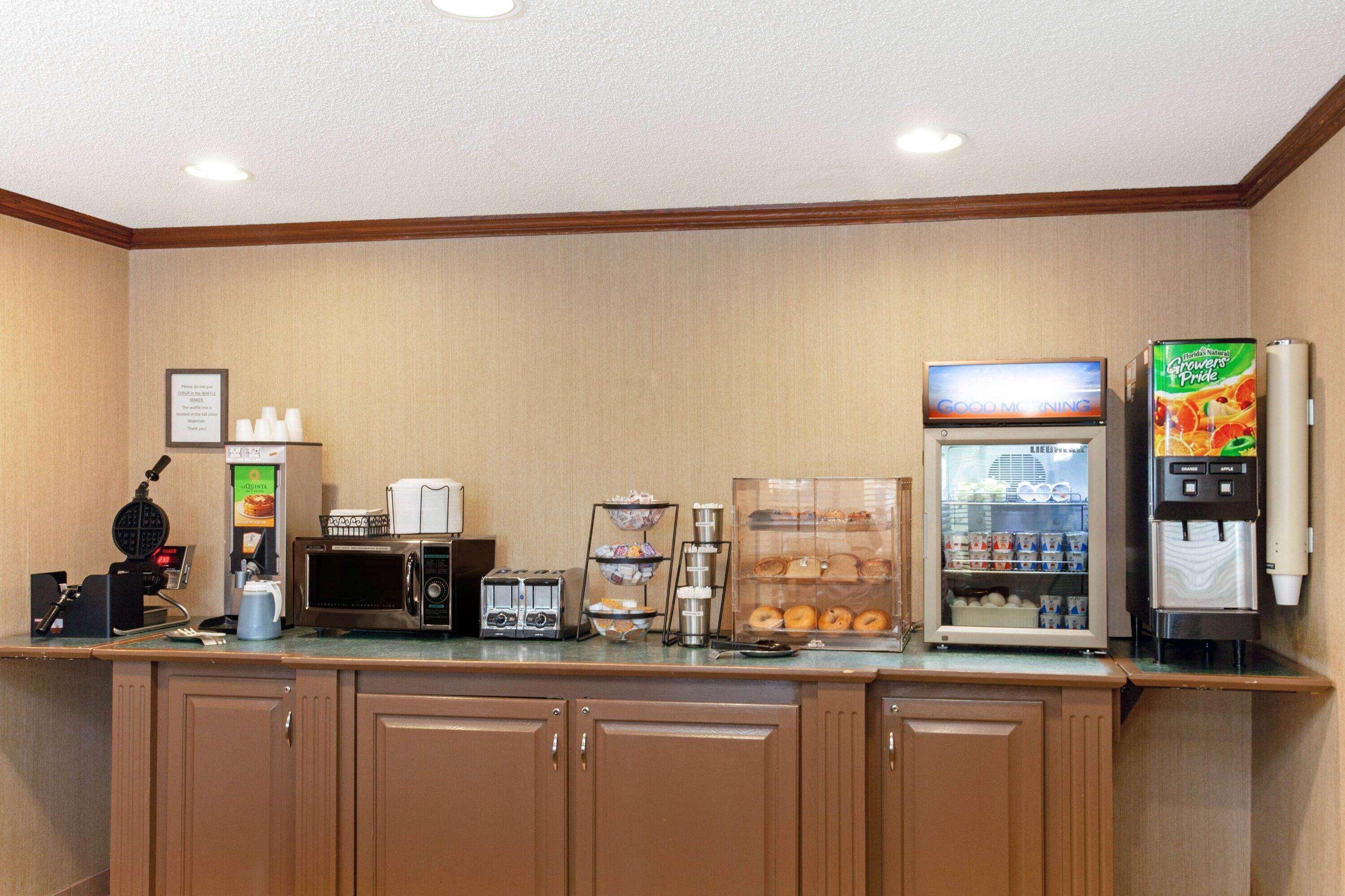La Quinta By Wyndham Stevens Point Hotel Bagian luar foto
